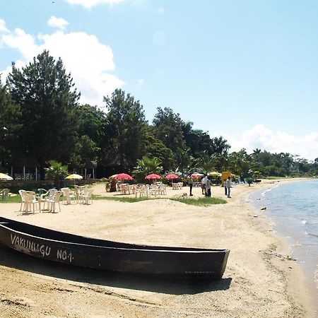 Bed and Breakfast Rosemary Courts Энтеббе Экстерьер фото