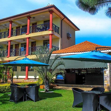 Bed and Breakfast Rosemary Courts Энтеббе Экстерьер фото
