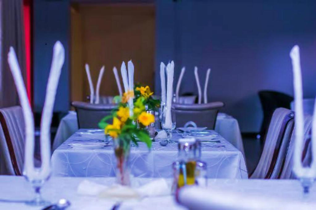 Bed and Breakfast Rosemary Courts Энтеббе Экстерьер фото