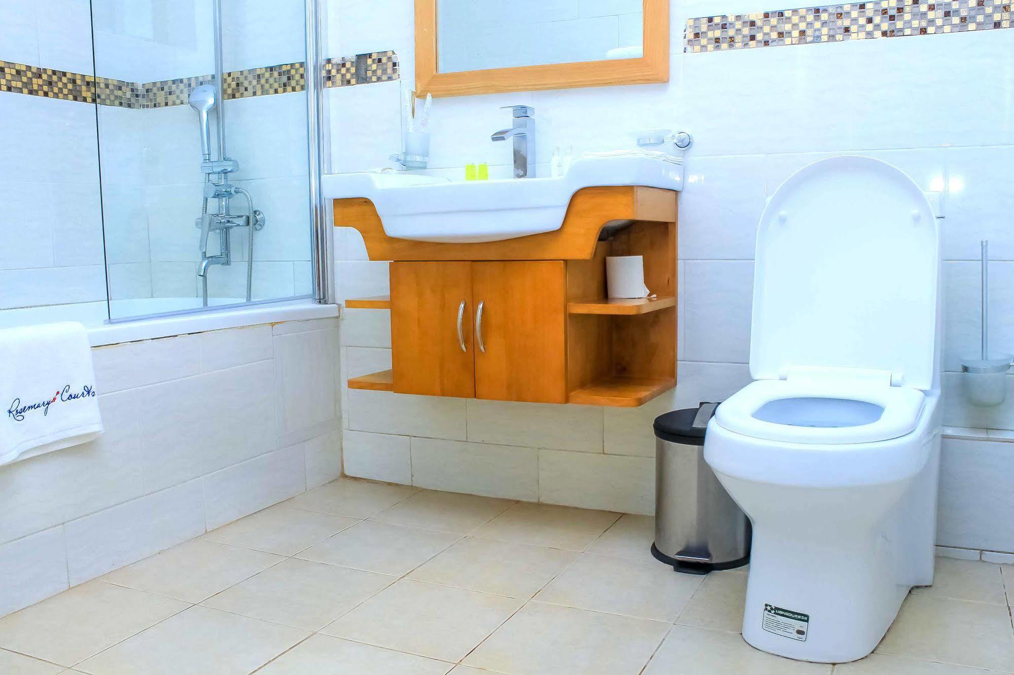 Bed and Breakfast Rosemary Courts Энтеббе Экстерьер фото