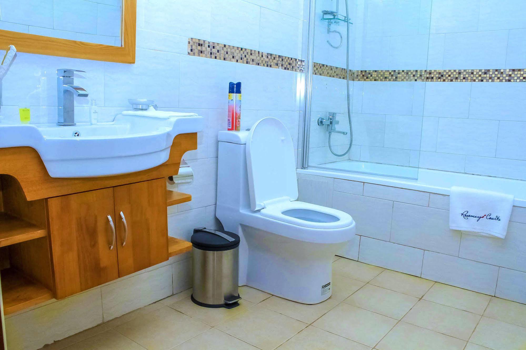 Bed and Breakfast Rosemary Courts Энтеббе Экстерьер фото